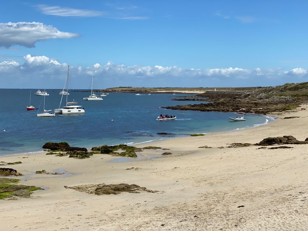Plage et bateaux à Hoëdic